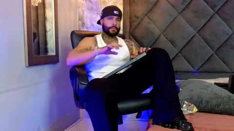 Snapshot of apolo_rousse chatting on September 17, 11:28 pm Apolo online show from September 17, 11:28 pm