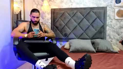 Snapshot of apolo_rousse chatting on September 19, 11:37 pm Apolo online show from September 19, 11:37 pm