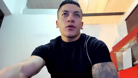 Snapshot of aquiles_51 chatting on October 18, 9:31 pm Jonathan online show from October 18, 9:31 pm