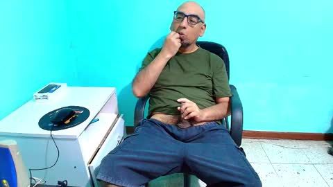 arnelux72 online show from November 25, 5:53 am