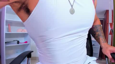 arnold sexy hot98 online show from February 23, 12:51 pm