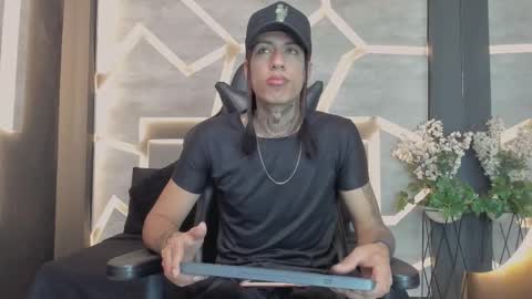 Arohom Lester online show from November 14, 11:11 am