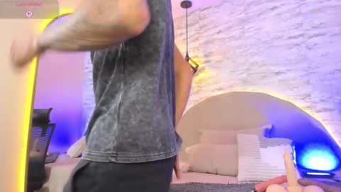 ARON BOLT online show from April 14, 1:17 am