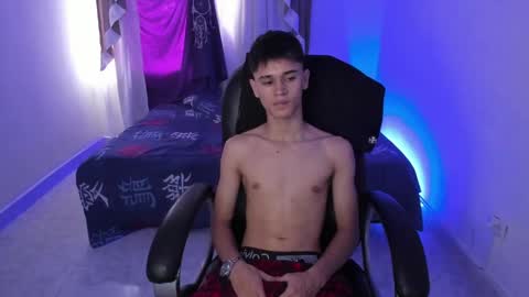 Aaron online show from October 25, 8:54 pm