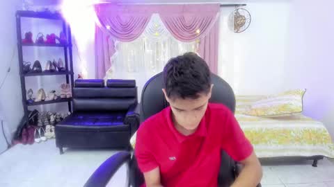 Snapshot of aron_boyy chatting on September 12, 7:47 pm Aaron online show from September 12, 7:47 pm