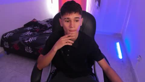 Aaron online show from December 2, 7:39 pm