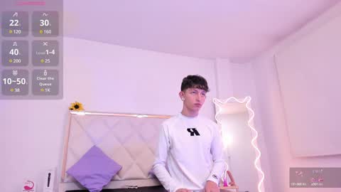 Snapshot of aron_tay chatting on December 22, 3:55 am your aron online show from December 22, 3:55 am