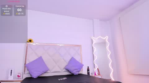 Snapshot of aron_tay chatting on December 21, 3:25 am your aron online show from December 21, 3:25 am