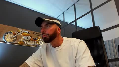 Snapshot of arongrant chatting on September 24, 11:19 am AronGrant online show from September 24, 11:19 am