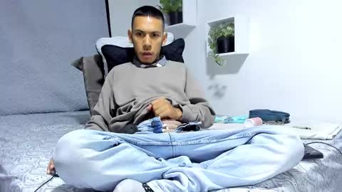 Snapshot of aronxx_ chatting on February 10, 12:08 am BLACK FRIDAY 55 OFF ON MY ONLYFANS. online show from February 10, 12:08 am