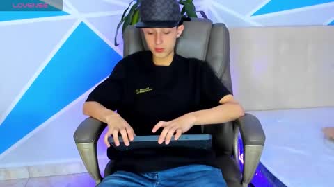 Snapshot of arthurcox_ chatting on September 22, 6:29 pm arthurcox_ online show from September 22, 6:29 pm
