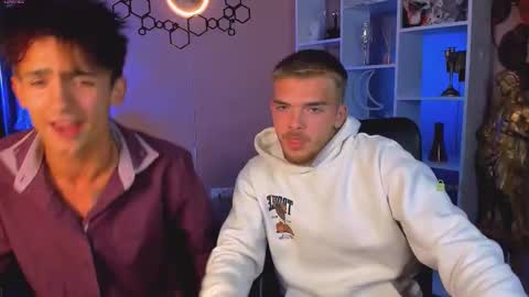 ash_raven_ online show from September 16, 7:47 pm