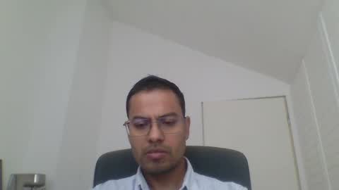 asharma1984xyz online show from April 28, 9:14 am