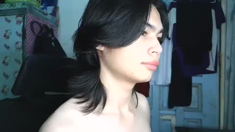 asian_babyboi online show from November 11, 10:53 am