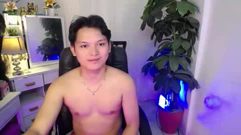 asian_handsomexx online show from February 25, 2:40 pm