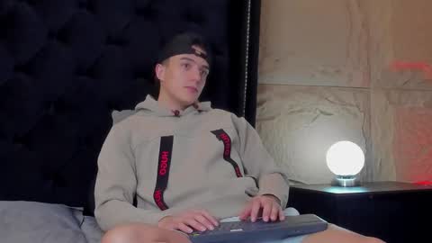 Aslan  online show from April 7, 2:33 am