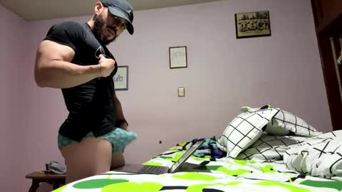 Snapshot of athlete_boy22 chatting on December 7, 8:33 am Atlas online show from December 7, 8:33 am