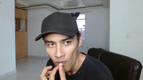Snapshot of aureliv1 chatting on September 22, 10:31 pm Aureliano online show from September 22, 10:31 pm