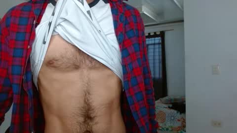Snapshot of aureliv1 chatting on October 8, 9:30 pm Aureliano online show from October 8, 9:30 pm