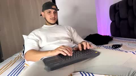 A online show from December 19, 10:39 pm