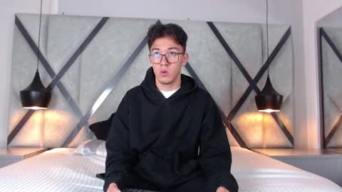 austinreeds online show from October 4, 11:59 am