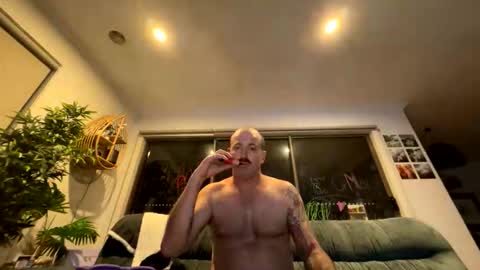 austintoner85 online show from April 23, 9:47 am