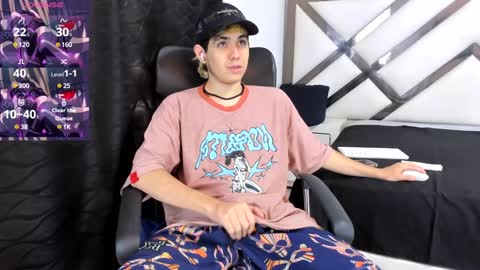 Axel cifer online show from February 4, 8:06 pm