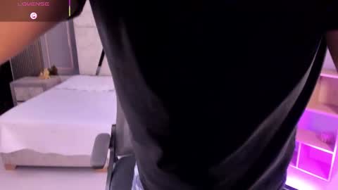 axel_grey_ online show from January 13, 1:26 pm