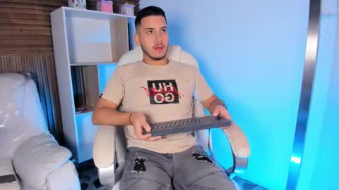 axel_grey_ online show from September 19, 12:27 pm