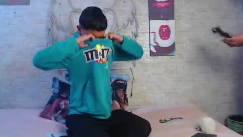 axel_milo_and_kairo online show from February 28, 7:46 pm