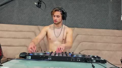 Axel  online show from May 18, 4:07 am