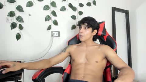 axel_rosse2 online show from December 2, 11:43 pm