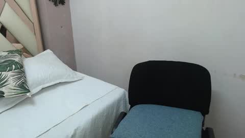 axel_stones_ online show from October 24, 4:20 pm