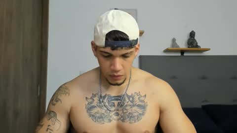 INDEPENDENT MODEL  online show from October 16, 7:33 pm