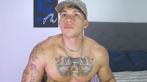 INDEPENDENT MODEL  online show from December 28, 12:15 am