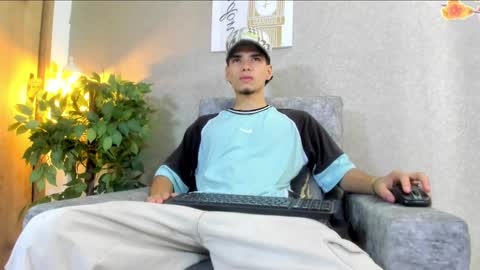 Snapshot of axel_wiliams chatting on October 6, 6:56 pm axel online show from October 6, 6:56 pm