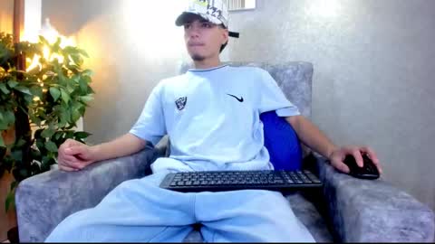 Snapshot of axel_wiliams chatting on October 10, 6:13 pm axel online show from October 10, 6:13 pm