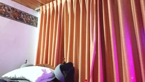 Snapshot of axelcr0ss chatting on October 8, 12:37 am axelcr0ss online show from October 8, 12:37 am