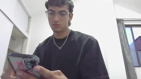 Snapshot of axellatino_ chatting on February 2, 11:11 pm Axel online show from February 2, 11:11 pm
