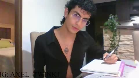 Snapshot of axellatino_ chatting on October 19, 2:16 am Axel online show from October 19, 2:16 am
