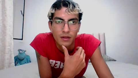 Snapshot of axellatino_ chatting on December 11, 1:18 am Axel online show from December 11, 1:18 am