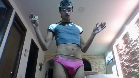 Snapshot of axellatino_ chatting on December 12, 2:37 am Axel online show from December 12, 2:37 am