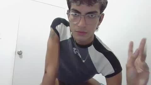 Snapshot of axellatino_ chatting on January 30, 2:06 am Axel online show from January 30, 2:06 am