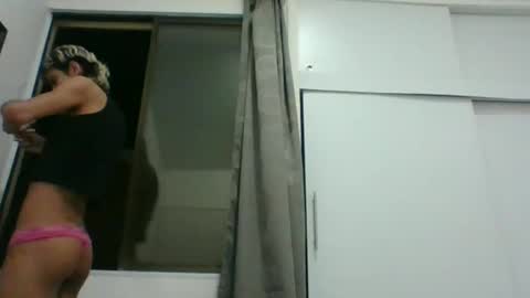Snapshot of axellatino_ chatting on February 10, 2:52 am Axel online show from February 10, 2:52 am