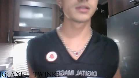 Snapshot of axellatino_ chatting on October 7, 12:04 am Axel online show from October 7, 12:04 am