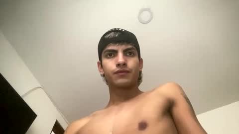 Snapshot of axellatino_ chatting on January 1, 9:41 pm Axel online show from January 1, 9:41 pm