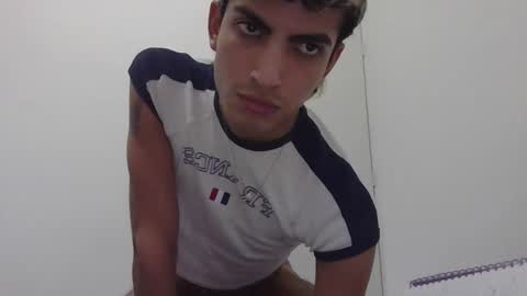 Snapshot of axellatino_ chatting on February 4, 11:06 pm Axel online show from February 4, 11:06 pm