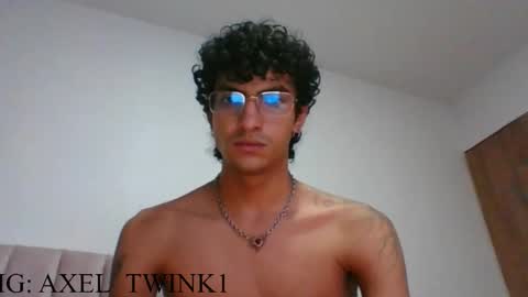 Snapshot of axellatino_ chatting on September 25, 12:09 am Axel online show from September 25, 12:09 am