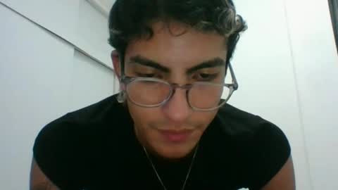 Snapshot of axellatino_ chatting on February 27, 11:15 pm Axel online show from February 27, 11:15 pm