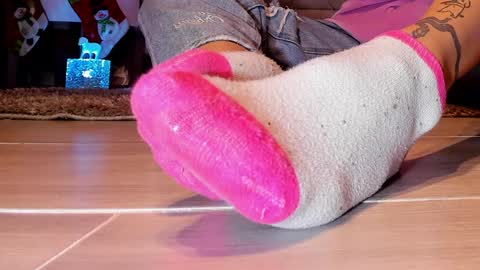 Snapshot of axellcollins chatting on December 25, 10:16 pm im your little femboy ALEX online show from December 25, 10:16 pm